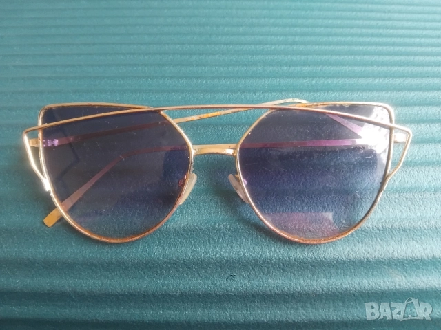Дамски слънчеви очила с метални рамки