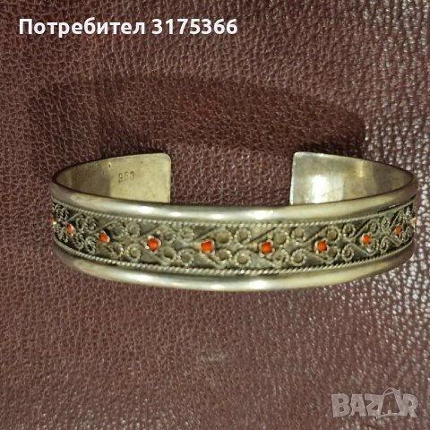Сребърна гривна филигран с корал проба 950 Русия, снимка 1 - Гривни - 44217843
