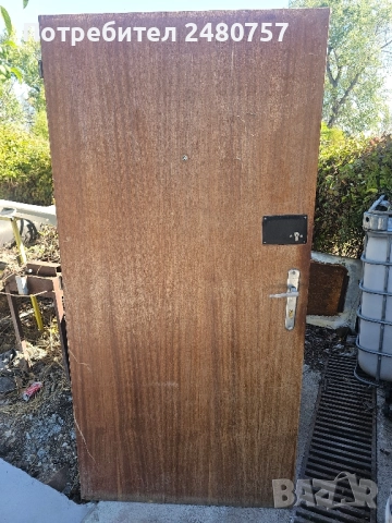 Дървена входна врата