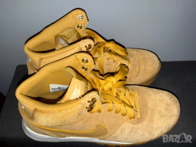 Nike Hoodland Suede, снимка 2 - Маратонки - 54061528