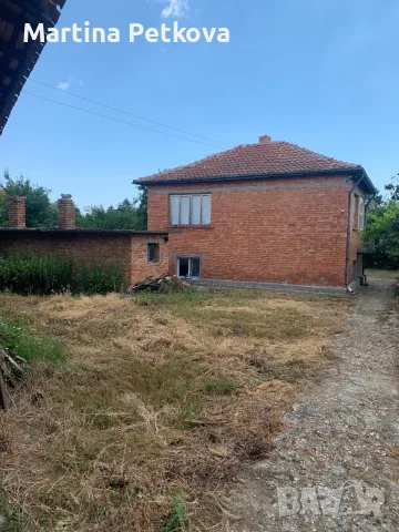 СОБСТВЕНИК продава ТУХЛЕНА ДВУЕТАЖНА КЪЩА 80кв.м с 400кв.м двор заедно с ГОЛЯМ ПАРЦЕЛ 2000кв.м., снимка 2 - Къщи - 56162576