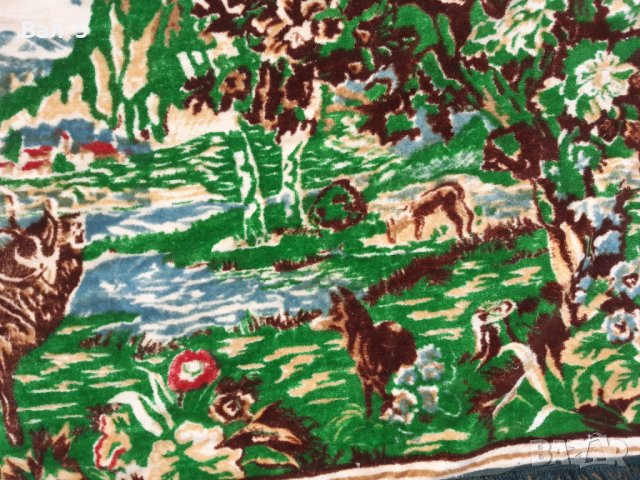 Автентичен стар плюшен ковьор с елен и сърни, снимка 5 - Антикварни и старинни предмети - 38718093