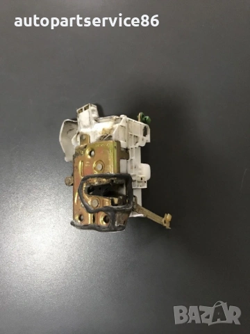 Механизъм за заключване предна дясна врата за Toyota Avensis (2001) 