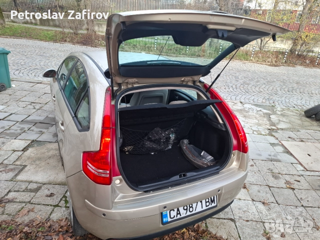 Изключително запазен Citroen C4, снимка 9 - Автомобили и джипове - 52713736
