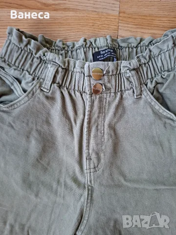 Страхотен модел дънки Bershka, М размер , снимка 3 - Дънки - 56201149