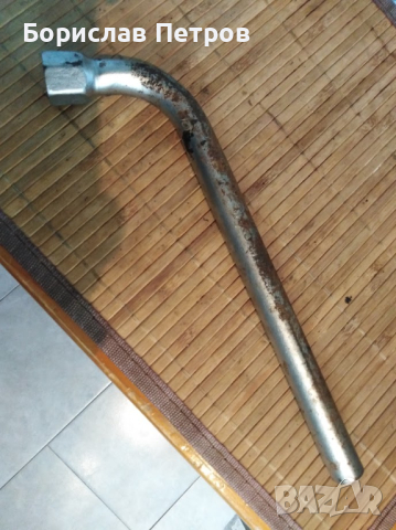 Ключ за гуми 17, снимка 2 - Аксесоари и консумативи - 44794709