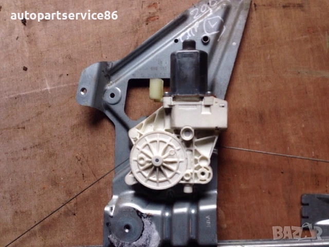 Регулатор на ляв прозорец с мотор за Mercedes W906 Sprinter (2006-2012) A9067200046, снимка 2 - Части - 54089952