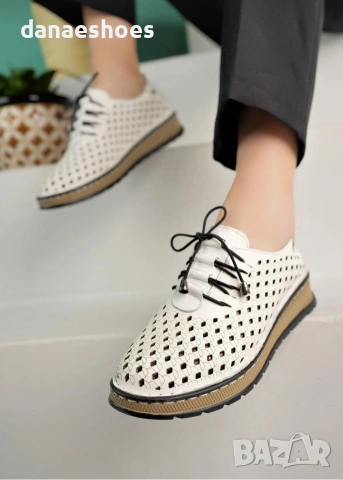 Дамски обувки от естествена кожа с перфорация на платформа 