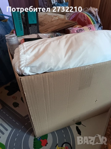 box със стока от Амазон