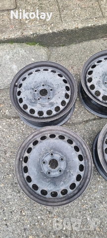 Железни джанти 16-ки 5×112 със оригинални тасове на VW, снимка 2 - Гуми и джанти - 53309699