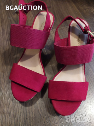EU 38 Нови дамски тъмночервени сандали  платформа на American eagle, купени от Америка за $119, нови, снимка 1