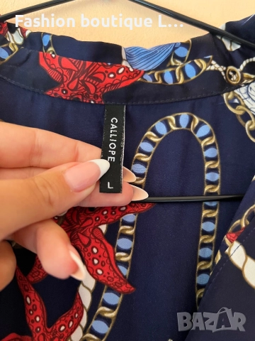 Дълга сатенена ефирна рокля с морски десен в тъмно син цвят M / L размер на марката Calliope 👗👗👗, снимка 3 - Рокли - 52052140