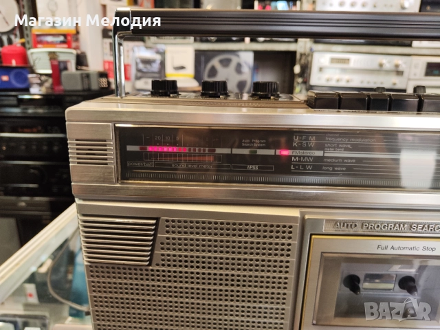 Радиокасетофон SHARP GF-6060 В отлично техническо и визуално състояние., снимка 2 - Радиокасетофони, транзистори - 51879177