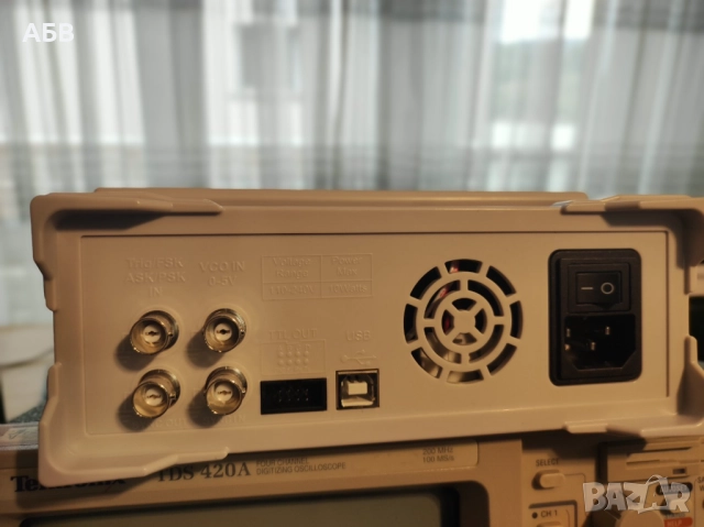 Продава се двуканален функционален генератор 100Mhz, снимка 2 - Друга електроника - 51813891