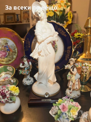 Capodimonte Italy  Circa 1987 автор  Bruno Merli - “ Дамата в бяло” Код P2084, снимка 5 - Декорация за дома - 54035137