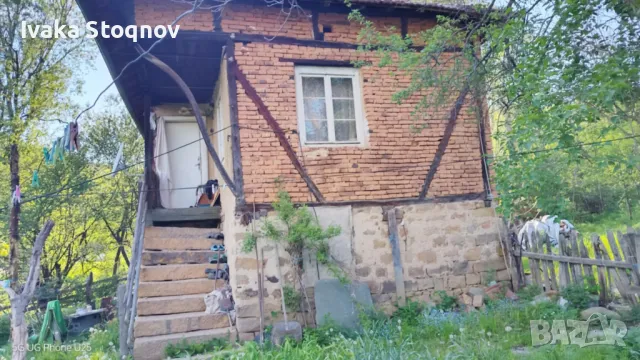 Продавам двор и къща  на два етажа в с. Бойковец Област София ., снимка 4 - Къщи - 50181184