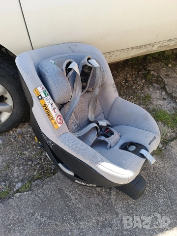 Детско столче за кола Maxi Cosi.