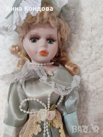 Ретро кукла порцелан в много добро състояние за годините си 
