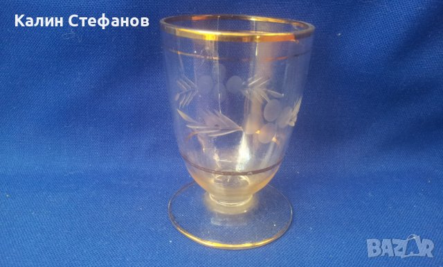Ретро ракиени чашки, ръчна гравюра, златни кантове, столче – 6 бр сервизче, снимка 6 - Антикварни и старинни предмети - 38065579