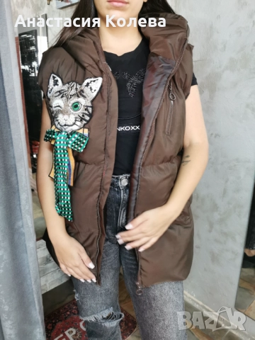 Грейка елек в кафяво с апликация котка Guc*i, снимка 4 - Елеци - 52685731