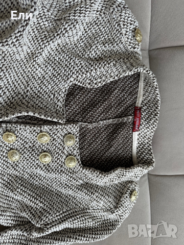 Плетена жилетка с 14 златисти копчета, снимка 3 - Жилетки - 44509634