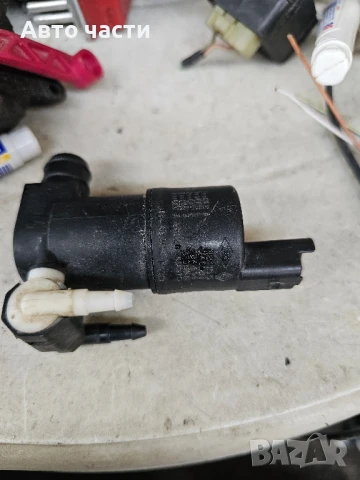 Помпа за измиване на предното стъкло Peugeot 307 9641553880 8200067015, снимка 2 - Части - 51116327