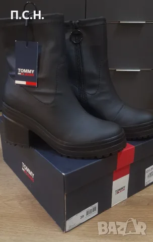 Tommy Hilfiger нови черни боти на ток