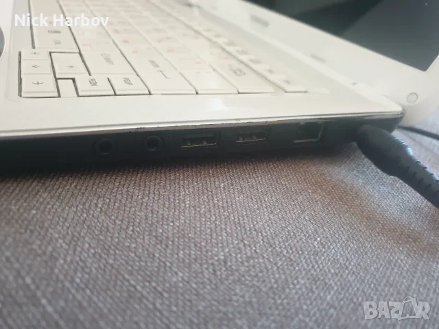 13.3-инчов лаптоп Toshiba Satellite T135D-S1328WH, снимка 3 - Лаптопи за дома - 55783751