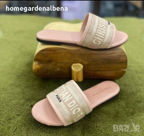 Дамски чехли с бродирано лого, три цвята — бели, розови, черни, размери 36-41, снимка 3 - Чехли - 54204630