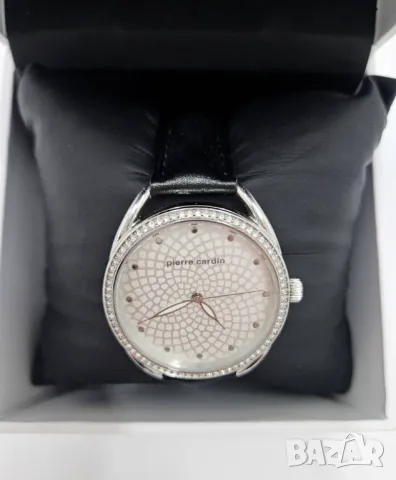 Дамски черен часовник със сребрист корпус марка Pierre Cardin, снимка 2 - Дамски - 30258567
