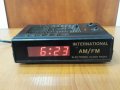 Старо радио часовник - international, снимка 1 - Колекции - 31193837