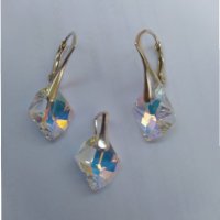 Комплект колие и обеци Cosmiс кристали Swarovski, снимка 1 - Бижутерийни комплекти - 31241097