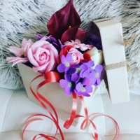 Кутия с цветя от сапун ароматни в кутия с капак и целофан , снимка 1 - Декорация за дома - 34898890