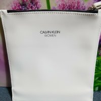 Нова козметична чанта Calvin Klein Cosmetic Makeup Bag, снимка 2 - Други - 30622416