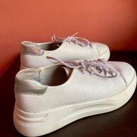Дамски бели обувки от естествена кожа, снимка 2 - Дамски ежедневни обувки - 44213421