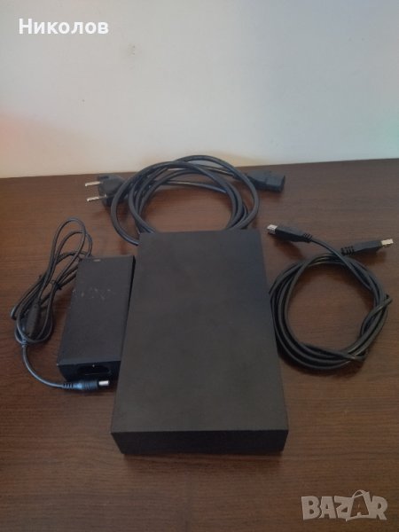 Продавам външен хард диск LaCie design by Neil Poulton 750GB, снимка 1