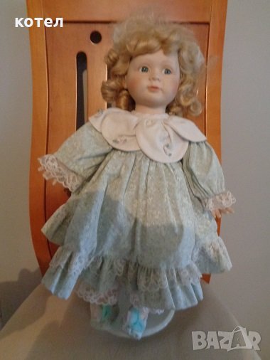 Продавам порцеланова колекционерска кукла - Zasan/ Moli, снимка 1
