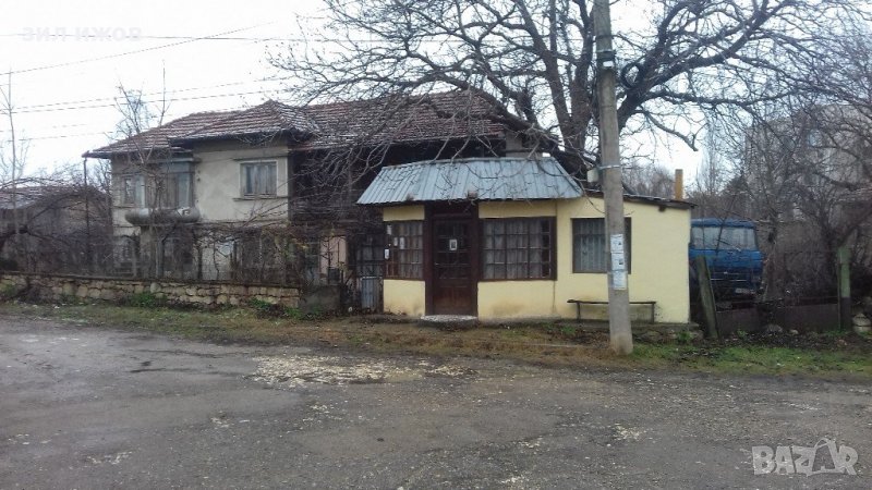 Къща с двор, снимка 1