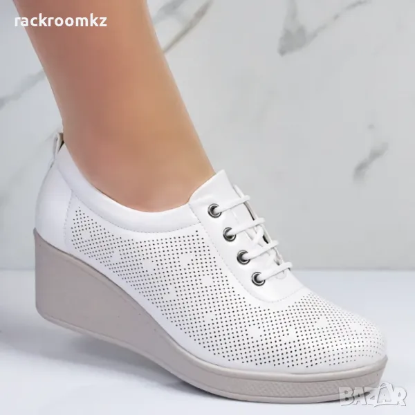 Дамски бели обувки на платформа с перфорации A2008-2 white, снимка 1