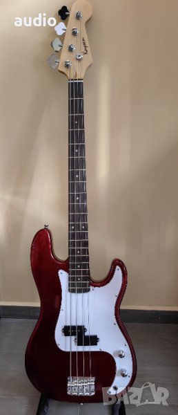 Бас китара четири струнна цвят червен металик, снимка 1