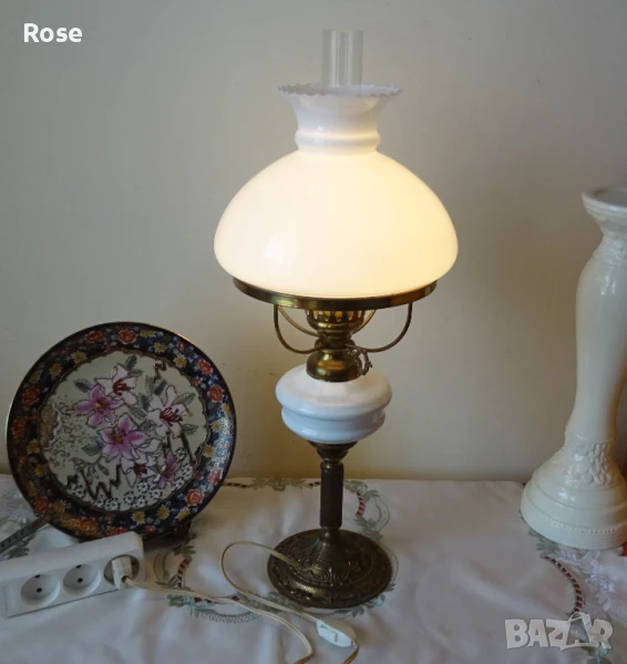 Голяма настолна лампа  в стил Рустик, метал, стъкло и порцеланова част., снимка 1