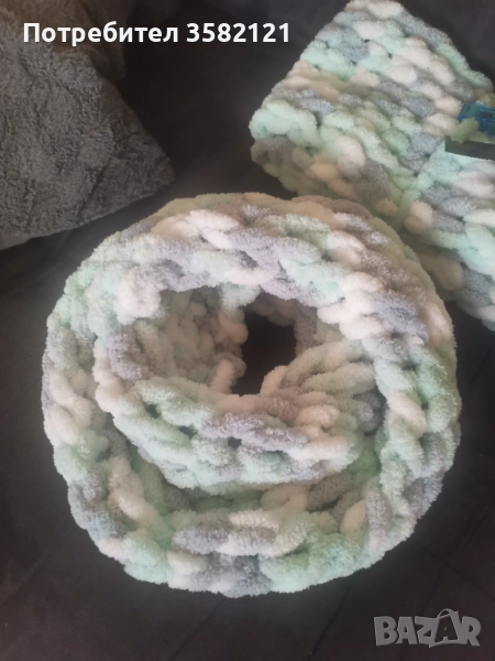 Ръчно плетен пухкав шал, снимка 1