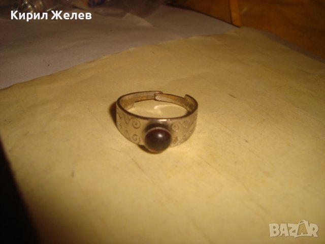 СТАР ПОСРЕБРЕН МЕСИНГОВ РЪЧНО ОРНАМЕНТИРАН РЕТРО ПРЪСТЕН РЕГУЛИРУЕМ с ЧЕРВЕН ШЛИФОВАН КАМЪК 27574, снимка 3 - Антикварни и старинни предмети - 37442827
