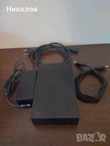 Продавам външен хард диск LaCie design by Neil Poulton 750GB