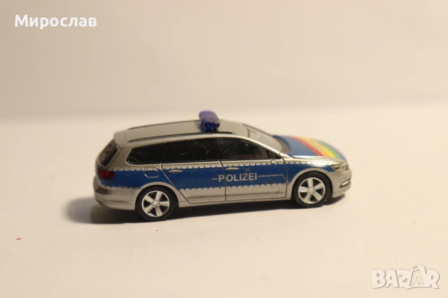 HERPA 1:87 H0 VW PASSAT POLICE ПОЛИЦИЯ КОЛИЧКА МОДЕЛ, снимка 4 - Колекции - 52967379