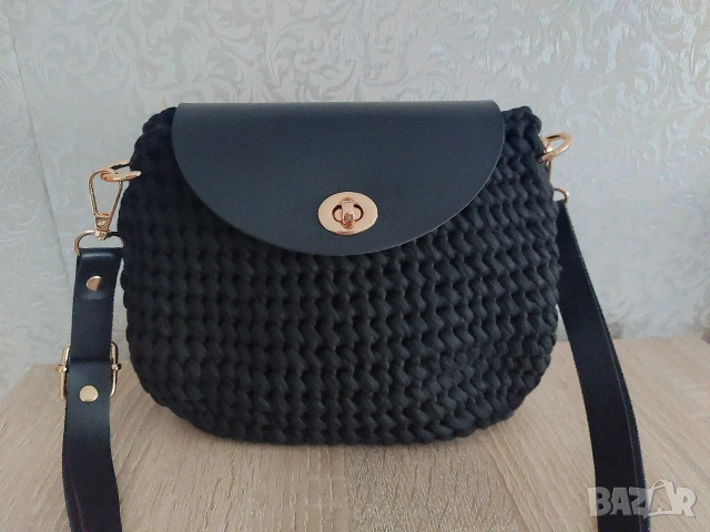 Ръчно плетени дамски и детски чанти, снимка 2 - Чанти - 54319637