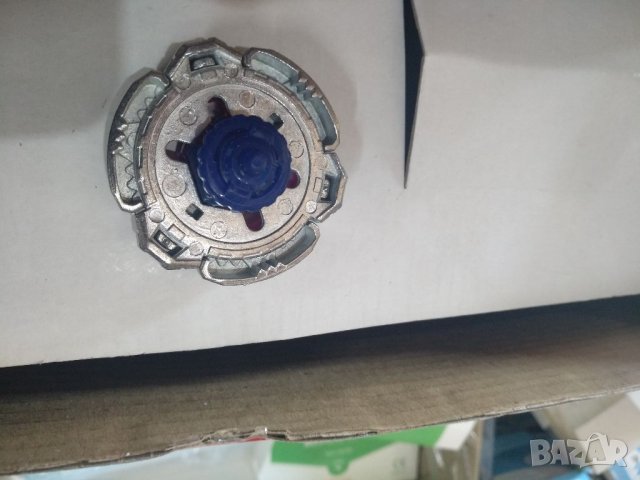 Два броя бейблед ,с метални рингове, с игрално поле, снимка 6 - Игри и пъзели - 34426189