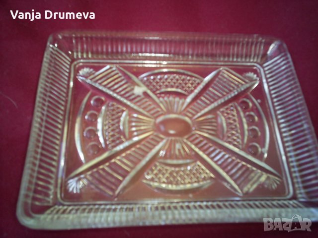 2 стъклени чинии от дебело гравирано стъкло от 80-те г. нови, снимка 3 - Чинии - 38215359