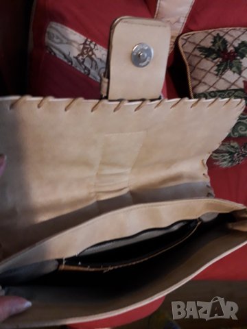 Дамска чанта бежова средна дръжка, снимка 8 - Чанти - 29870160