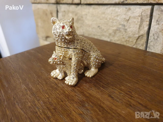 Бижутерка"Леопард с малко"